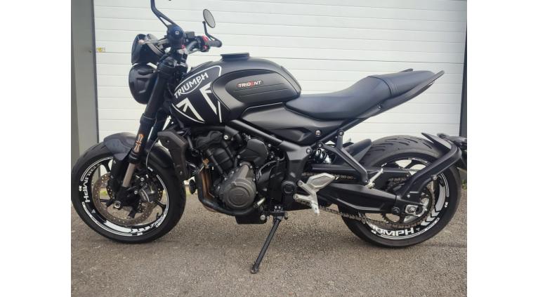 TRIUMPH TRIDENT 660