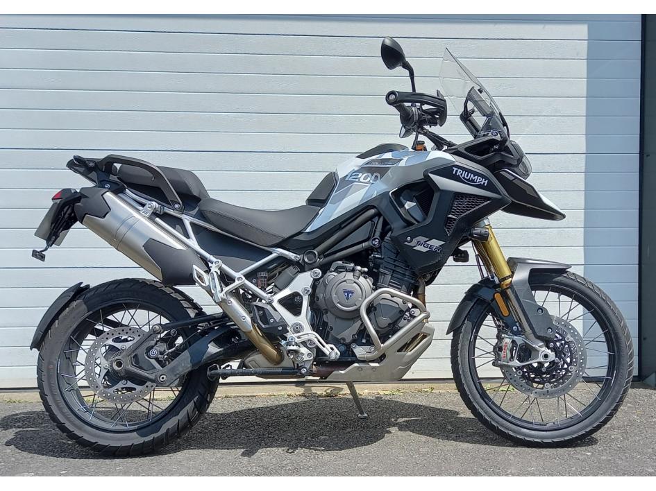 TRIUMPH TIGER 1200 RALLY PRO VALISES OFFERTES + 1200 EUROS D'ACCESSOIRES