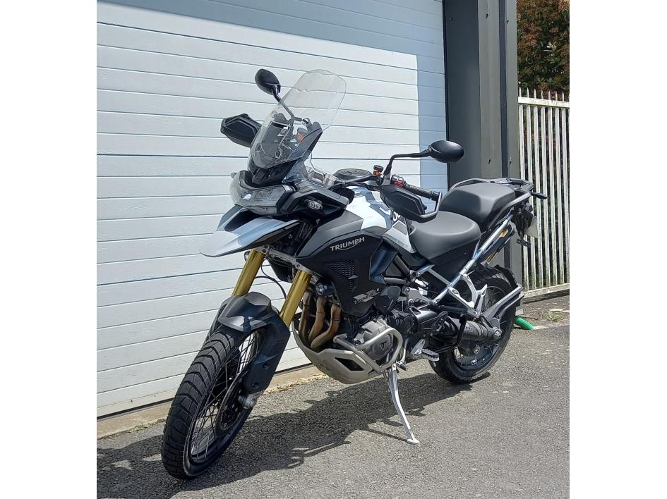 TRIUMPH TIGER 1200 RALLY PRO VALISES OFFERTES + 1200 EUROS D'ACCESSOIRES
