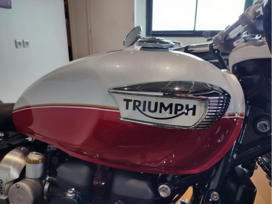 TRIUMPH BONNEVILLE SPEEDMASTER 1200
