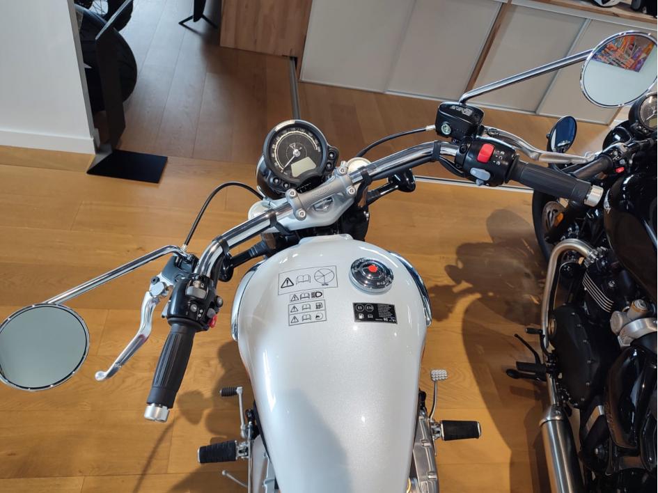 TRIUMPH BONNEVILLE SPEEDMASTER 1200