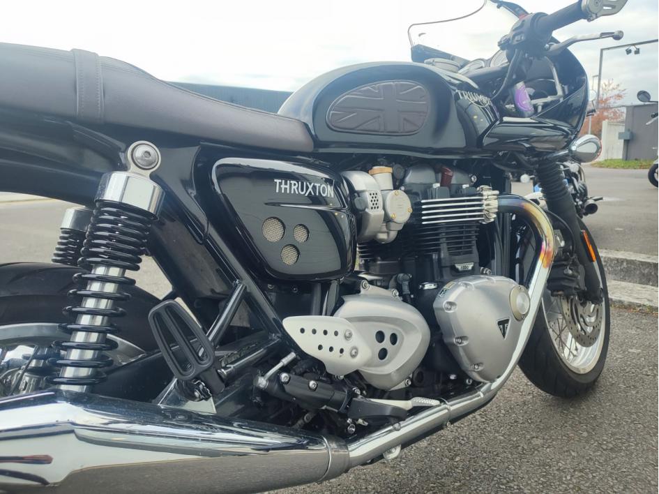 TRIUMPH THRUXTON 1200