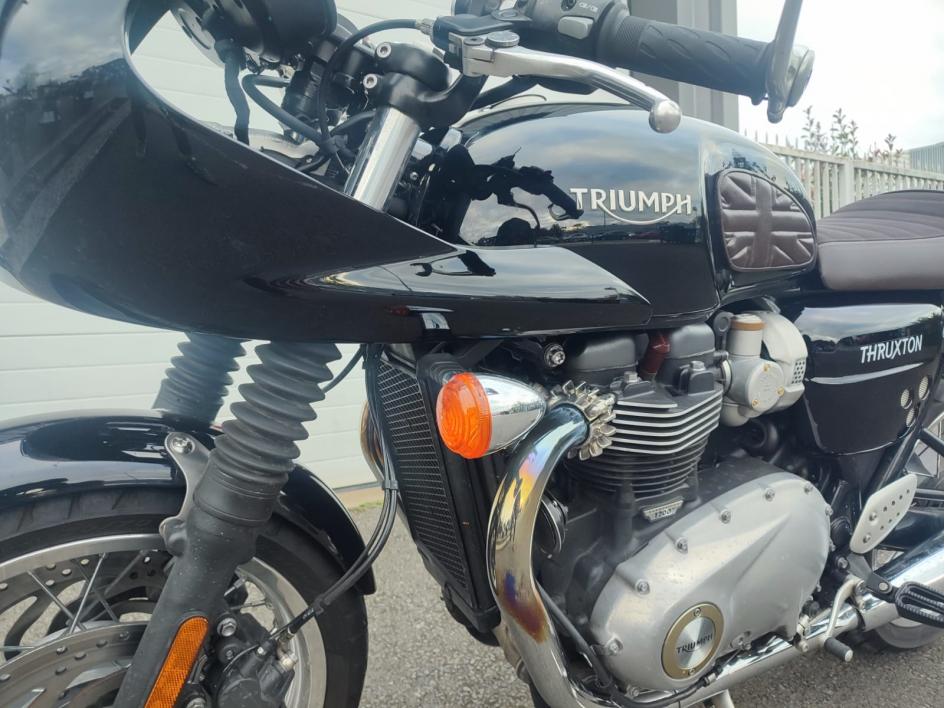 TRIUMPH THRUXTON 1200