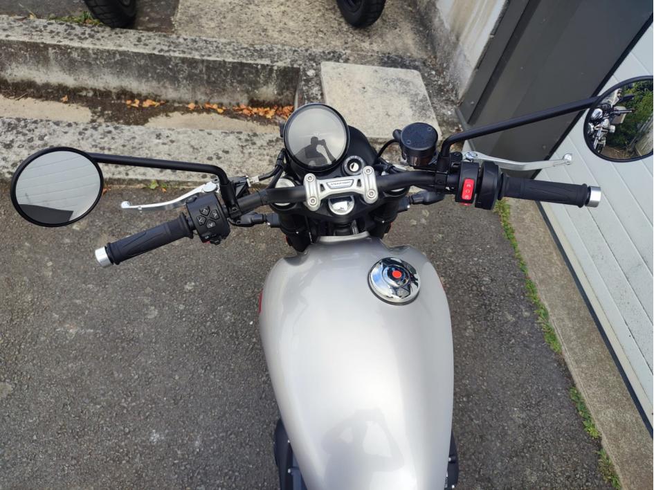 TRIUMPH SPEED TWIN 900