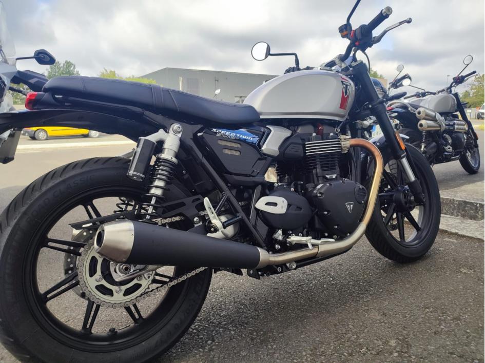 TRIUMPH SPEED TWIN 900