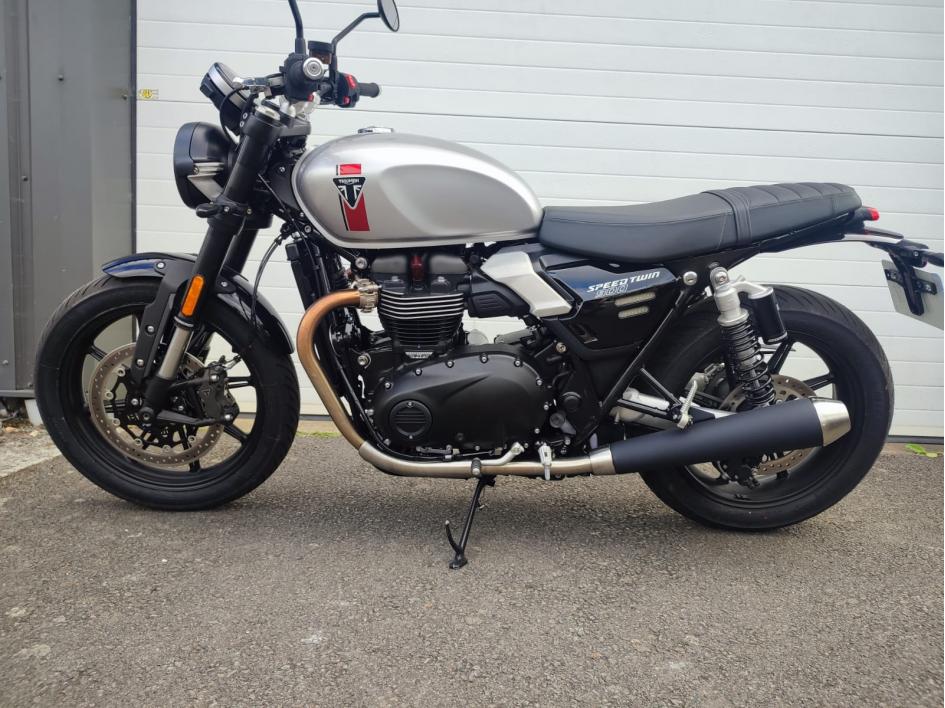 TRIUMPH SPEED TWIN 900