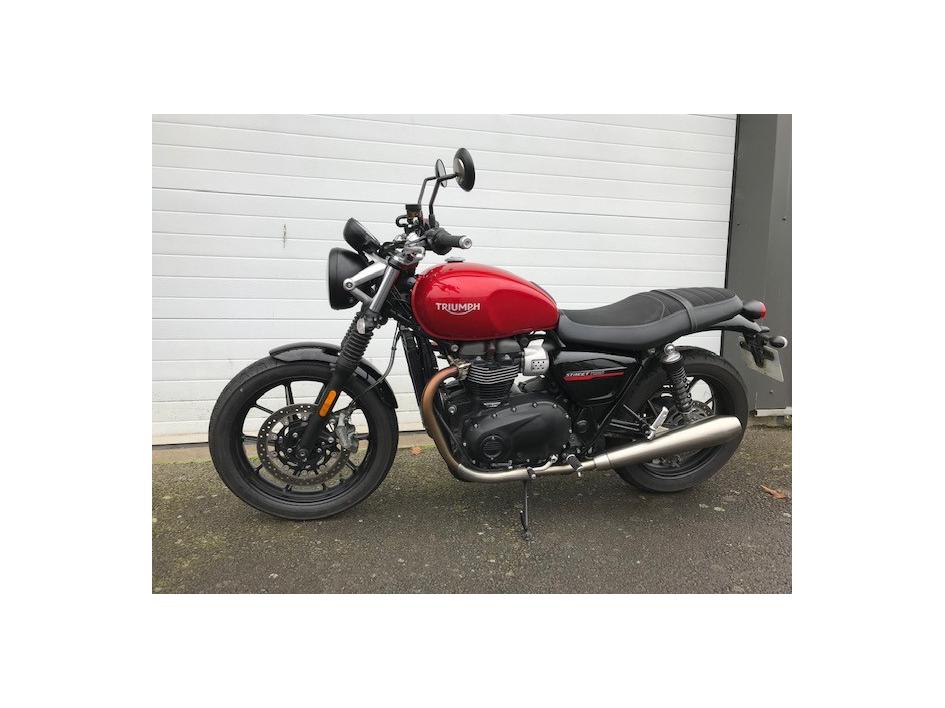 TRIUMPH STREET TWIN  900