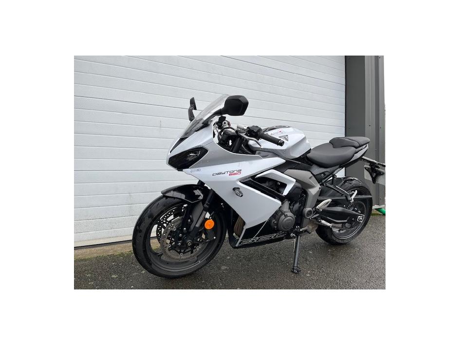 TRIUMPH 	DAYTONA 660