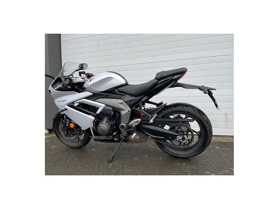 TRIUMPH 	DAYTONA 660