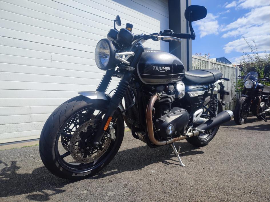 TRIUMPH SPEED TWIN 1200