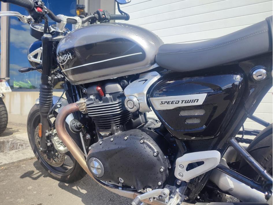 TRIUMPH SPEED TWIN 1200