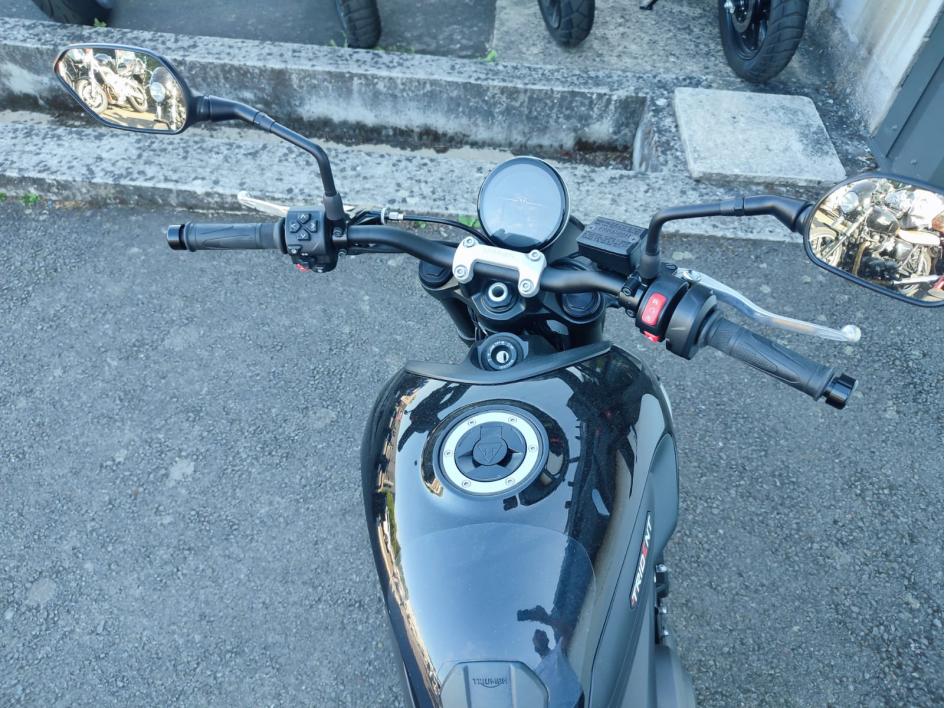 TRIUMPH TRIDENT 660