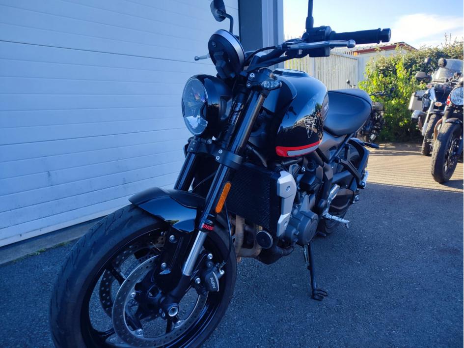 TRIUMPH TRIDENT 660
