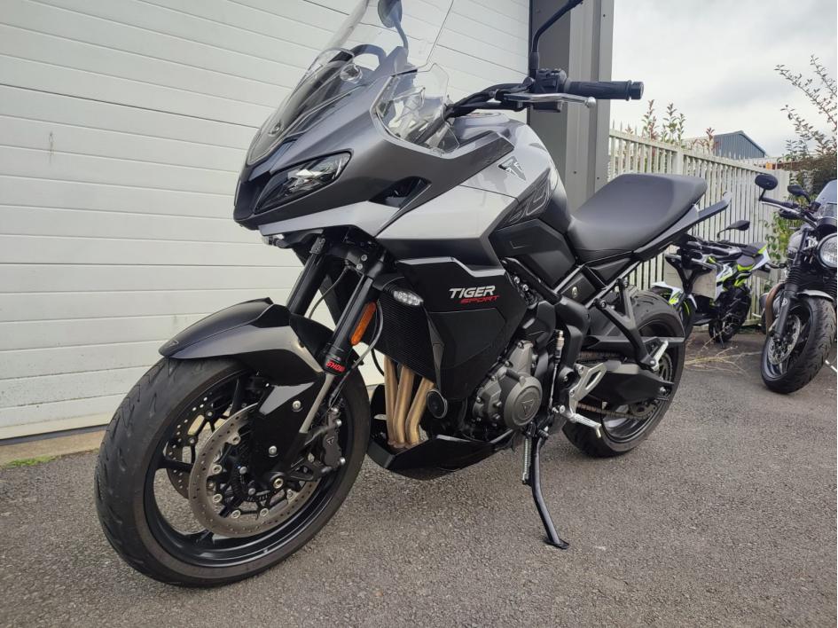 TRIUMPH TIGER 800