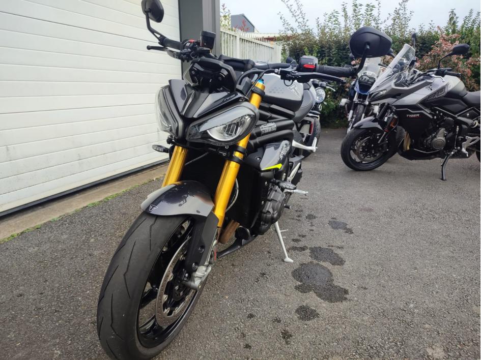 TRIUMPH SPEED TRIPLE 1200 RS