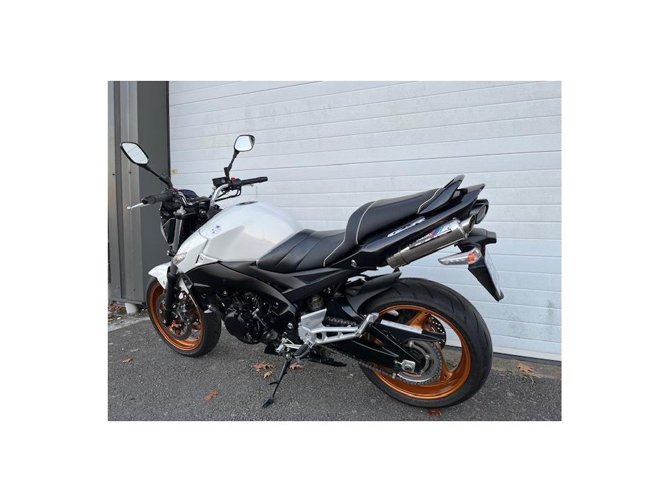 SUZUKI GSR 600