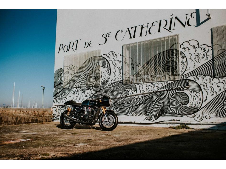 1200 THRUXTON-R FULL BLACK BEAUTY