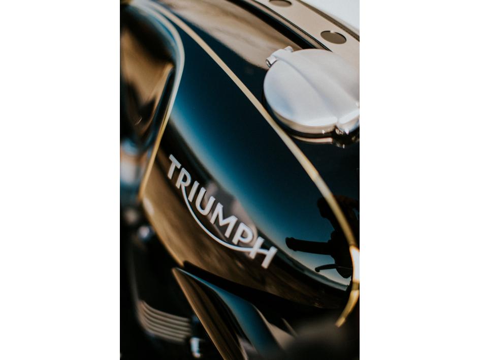 1200 THRUXTON-R FULL BLACK BEAUTY