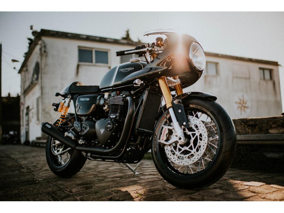 1200 THRUXTON-R FULL BLACK BEAUTY