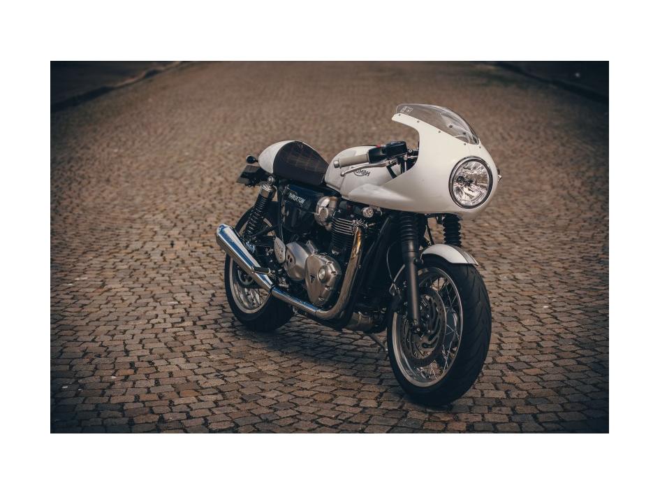 1200 THRUXTON VINTAGE RACER