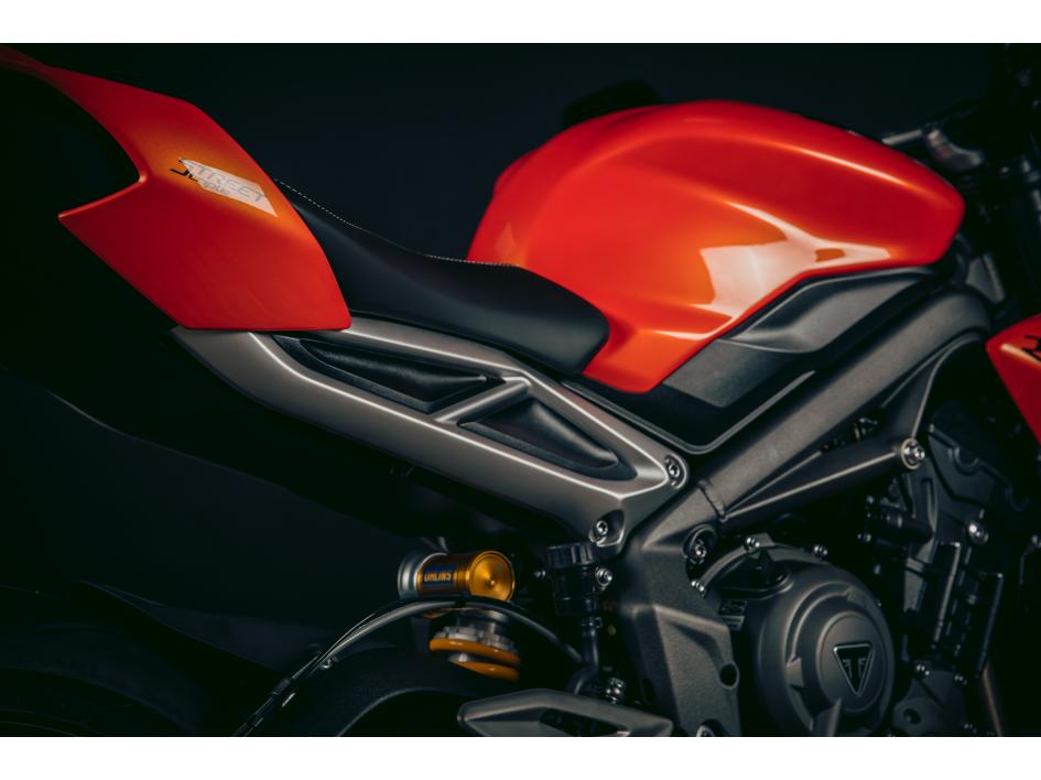 765 STREET TRIPLE RS LUCIFER ORANGE