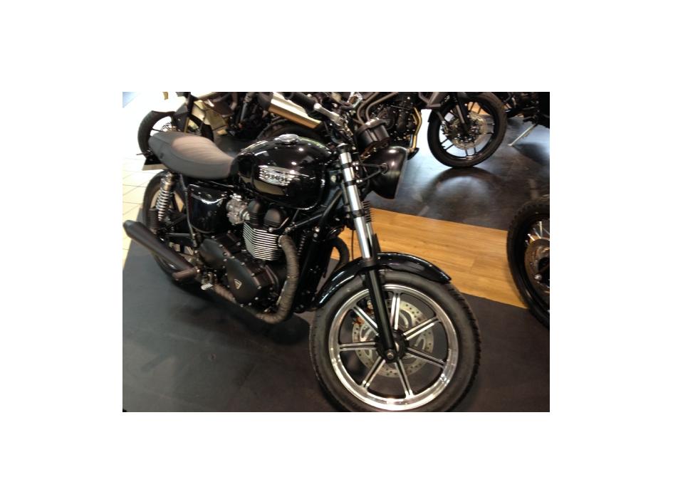 900 BONNEVILLE BOBBER
